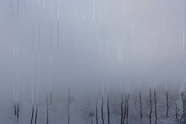 Yoğunlaştırılmış pencere veya sağanak yağış sonrası buhar, geniş doku veya arkaplan