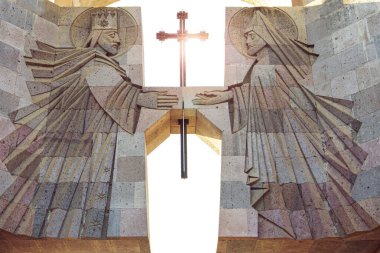 Armeni 'deki Vagharshapat Erivan' daki Etchmiadzin Katedrali 'ne taş kapılı giriş.