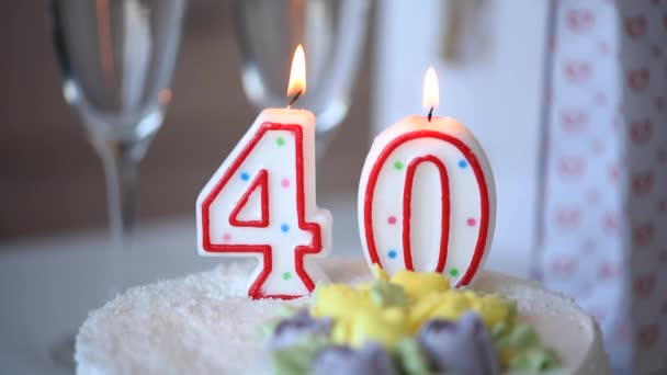 Vela Aniversário Como Número Quarenta Cima Bolo Doce Mesa Aniversário — Vídeo de Stock