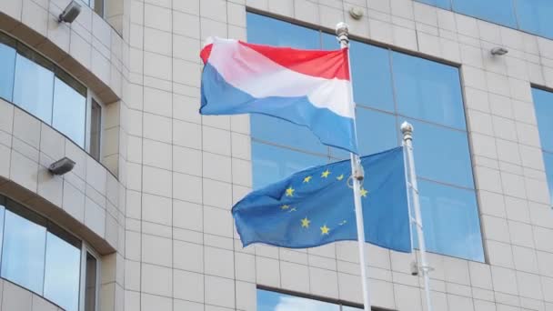 Vlaggen Van Vlag Van Nederland Europese Unie Vlaggenmast Wapperen Tijdens — Stockvideo