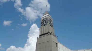 Krasnoyarsk, Big Ben olarak bilinen şehir saat kulesi. Krasnoyarsk, Sibirya 'daki saatler