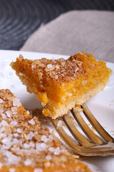 Kabak ile tart ve Cadılar Bayramı için badem şekerli serpilir ufalanan