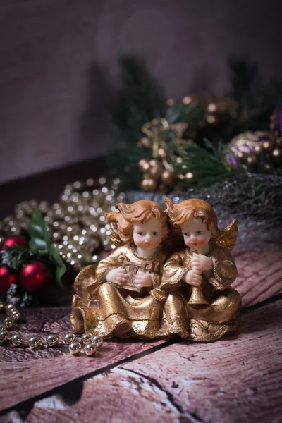 Christmas angels singing and playing on the harp and trumpet — Stock Photo, Image