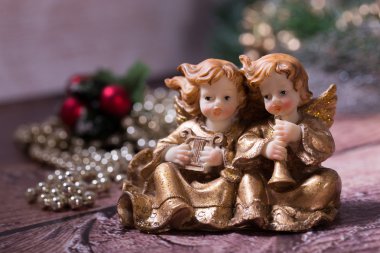 Şarkı ve ARP ve trompet çalmaya Noel meleklerin