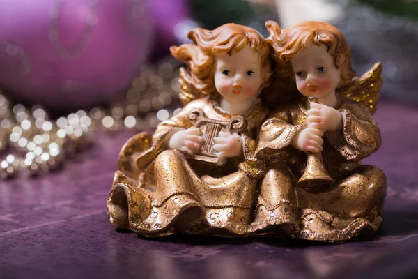 Ángeles de Navidad cantando y tocando en el arpa y la trompeta Imagen De Stock