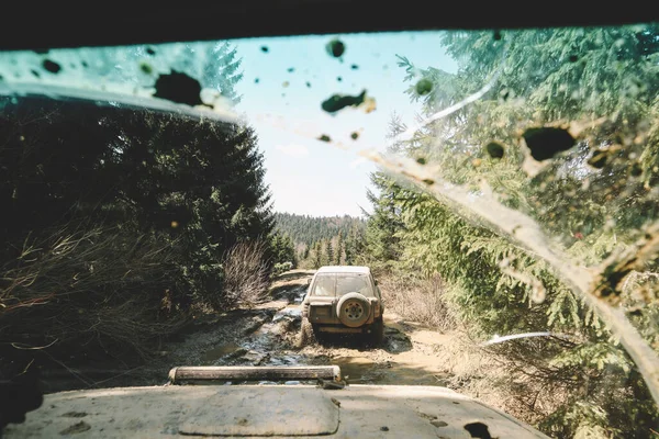 Offroad Viagem Carro Através Dos Cárpatos Ucranianos Primavera Vista Janela — Fotografia de Stock