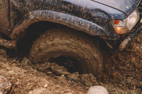 Smutsiga Bilar Och Hjul Bergen Träsk Däcken Trippar Offroad Över — Stockfoto