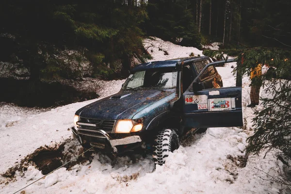 Coches Sucios Ruedas Las Montañas Pantano Los Neumáticos Viajes Offroad —  Fotos de Stock