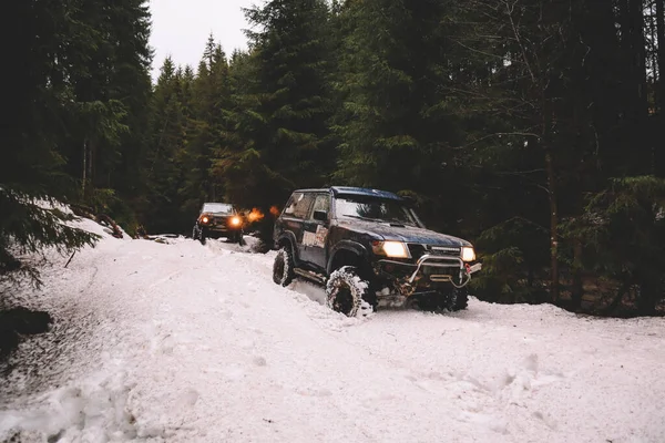 Smutsiga Bilar Och Hjul Bergen Träsk Däcken Trippar Offroad Över — Stockfoto