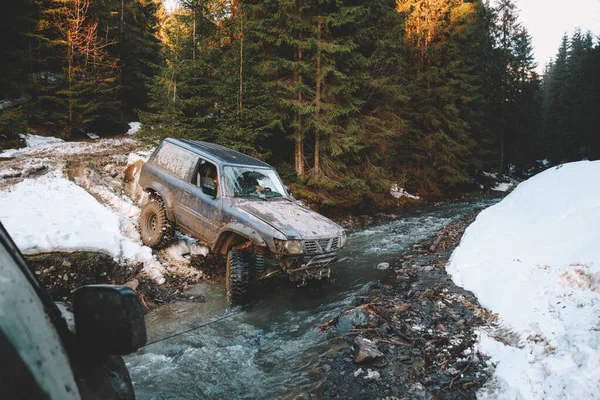 Smutsiga Bilar Och Hjul Bergen Träsk Däcken Trippar Offroad Över — Stockfoto