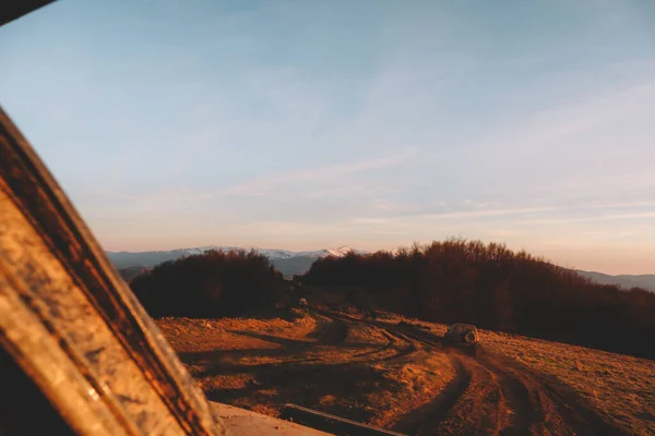 Auto Sporche Ruote Montagna Palude Sulle Gomme Viaggi Fuori Strada — Foto Stock