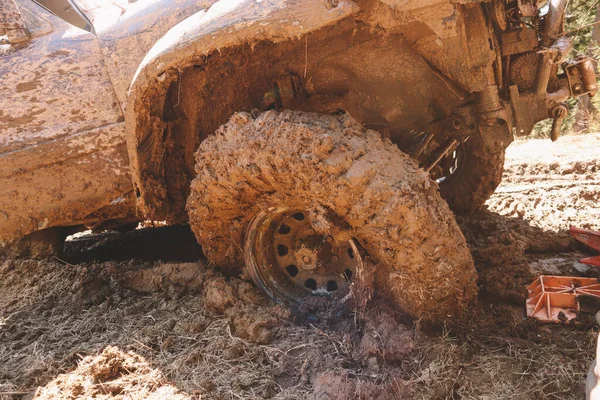 Demontierter Reifen Einem Geländewagen Den Bergen — Stockfoto