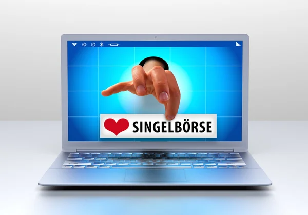 Single Brse - Сердце - рука, держащая сообщение - онлайн знакомства — стоковое фото