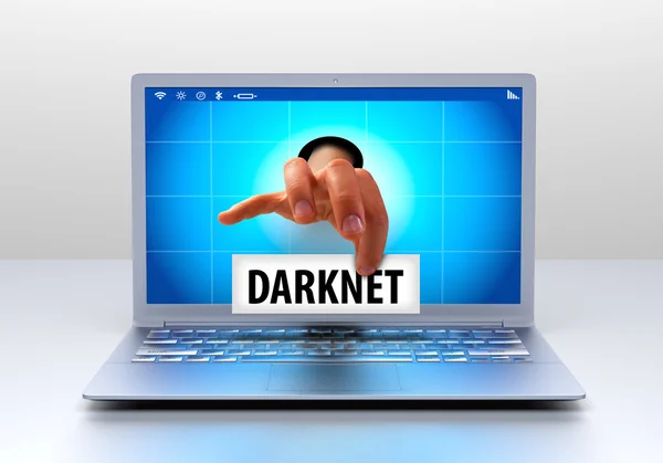 Darknet, die Hand hält ein Schild — Stockbild Darknet - Hand hält eine Notiz — Stockfoto