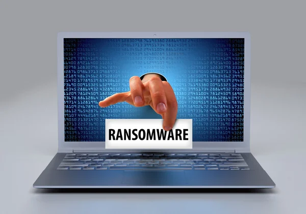 Hand hält eine Nachricht - Ransomware — Stockbild Hand hält eine Nachricht - Ransomware — Stockfoto