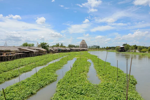 Thailändischer Markt Rand Des Kanals Mit Himmel Als Hintergrund — Stockfoto