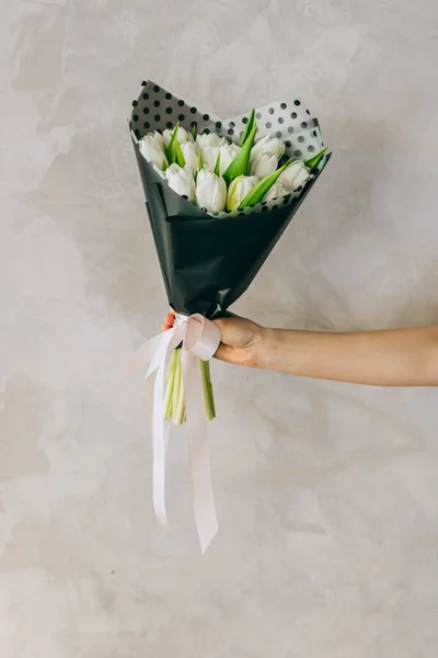 Bouquet White Tulips Black Packaging Polka Dots Hands Girl Summer — 스톡 사진