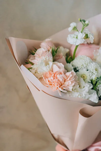 Bouquet White Freesias Carnations Chrysanthemums Pink Roses Carnations Pink Package 로열티 프리 스톡 사진