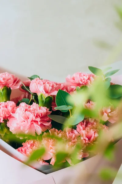 Delicate Bouquet Coral Carnations Eucalyptus Greens Green Bokeh Summer Background 로열티 프리 스톡 사진