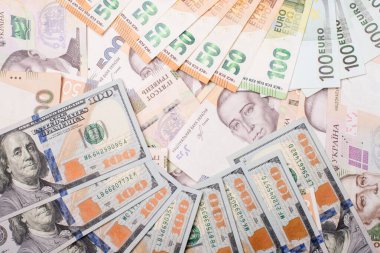 Ukrayna hrivnisi, Amerikan doları, avro parası, yeni banknotlar. Yakın plan. Finansal geçmiş. Para arkaplanı.