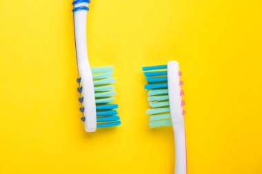 Diş fırçası ve diş macunu yakın plan. diş bakımı