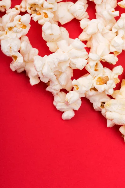 Hromada Lahodného Popcornu Izolovaného Pozadí Roztroušené Popcorn Textury Pozadí Selektivní — Stock fotografie