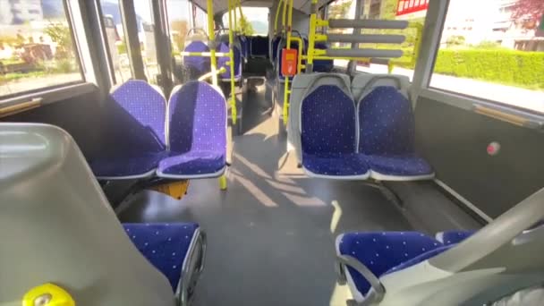 Vista Dell Interno Del Bus Vuoto Mattino — Video Stock