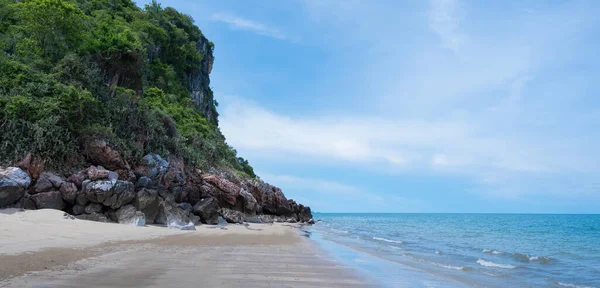 Великолепный Тропический Рай Таиланда Пышными Горами Бирюзовым Морем Белыми Песчаными — стоковое фото