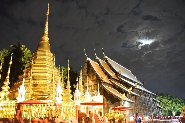 ワット ファン タオはタイのチェンマイにある美しい木造寺院です — ストック写真
