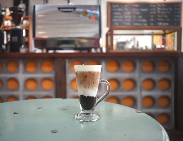 Καρύδα Άμμο Προσθέσετε Espresso Shot Ένα Καφέ — Φωτογραφία Αρχείου