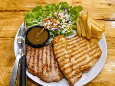 Tavuklu domuz bifteği