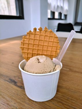 Tay çaylı dondurma.