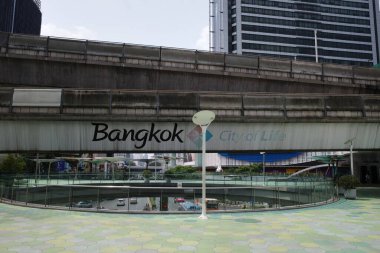 Bangkok, Tayland: 8 Eylül 2021 Siyam Merkezi Siam BTS İstasyonu yakınlarındaki bir alışveriş merkezidir