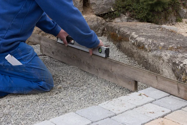 Bir döşeli yüzey düzelt