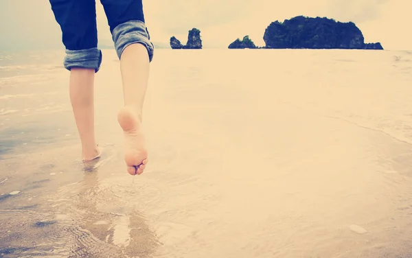 Strand wandelen — Stockfoto