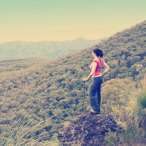 Woman Hiker in Mountains — Stock Photo, Image