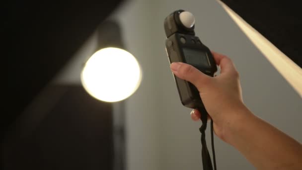 Flash Fotografie Studio licht lezing — Stockvideo