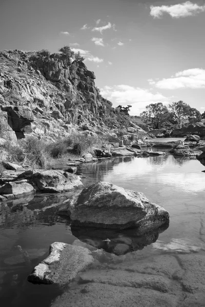 Outback Oasis černá a bílá — Stock fotografie