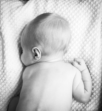 Şirin yeni doğan bebek siyah ve beyaz