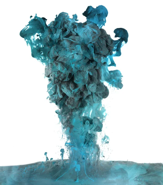 Голубая краска в воде — стоковое фото