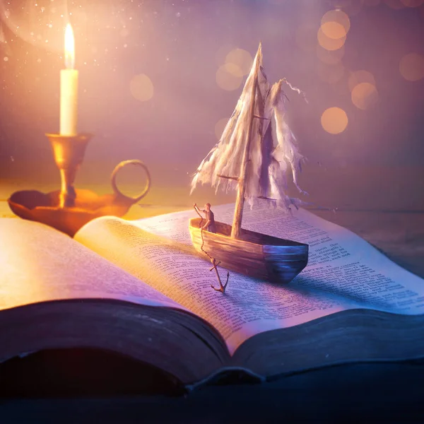 Цифровая Иллюстрация Лодки Которая Застряла Закреплена Страницах Библии — стоковое фото