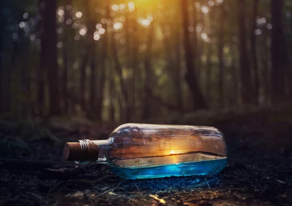 Sonnenuntergang in einer Flasche — Stockfoto