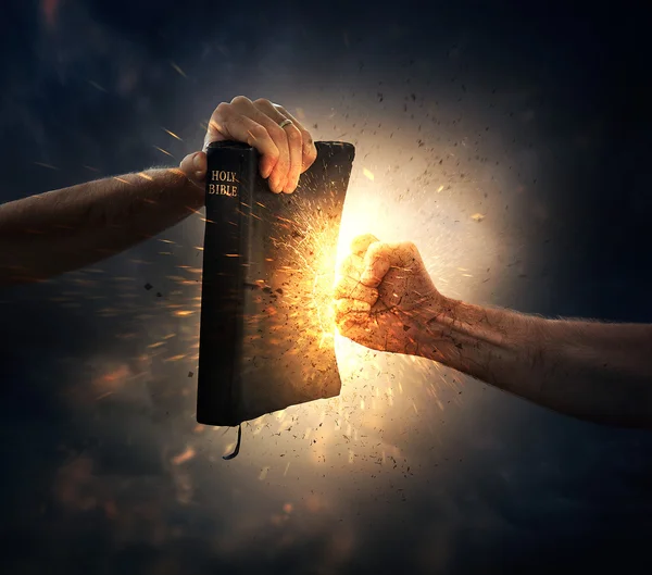 Punching η Βίβλος — Φωτογραφία Αρχείου