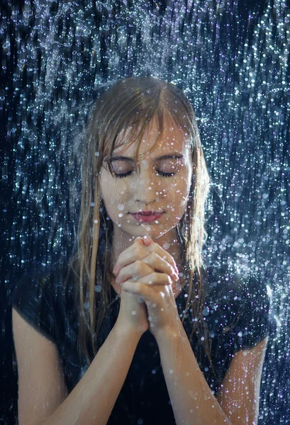 Praying in the storm — Stock Photo, Image