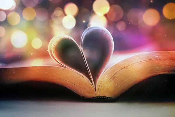 Bible and heart — Stock Photo, Image