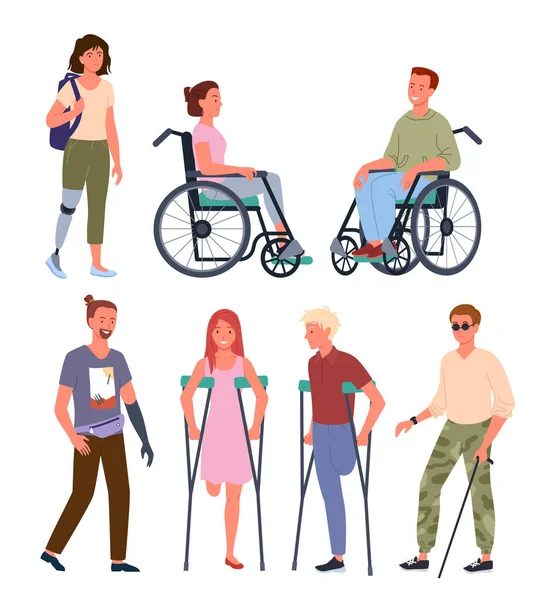 Tecknad leende man och kvinna patient handikappade tecken står i rad, sitter i rullstol, håller kryckor. Funktionshindrade personer vektor illustration set. — Stock vektor