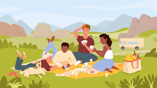 キャラクターがトランプゲームをしたり、ドリンクを飲んだり、ピクニックバッグから食べ物を一緒に食べる漫画都市の街並み。夏の都市公園の風景ベクトル図でピクニックパーティーの友人. — ストックベクタ