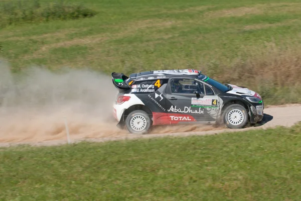 MIKOLAJKI, POLAND - JUL 3: Mads Ostberg and his codriver Jonas Andersson in a Citroen DS3 WRC race in the 72nd Rally Poland, on July 3, 2015 in Mikolajki, Poland. — Zdjęcie stockowe