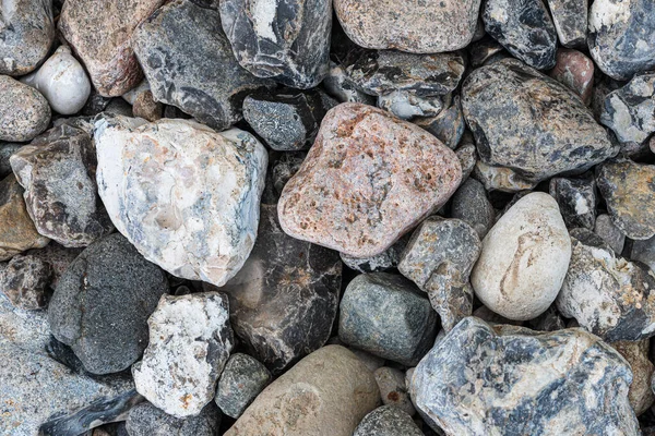 Bovenaanzicht van kiezels of stenen op het strand — Stockfoto