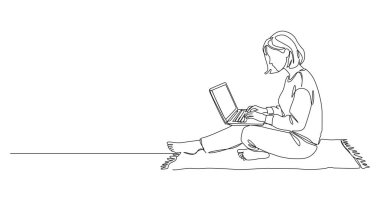 Dizüstü bilgisayar ve çizgi çizimi kullanarak yerde oturan kadın çizimleri.